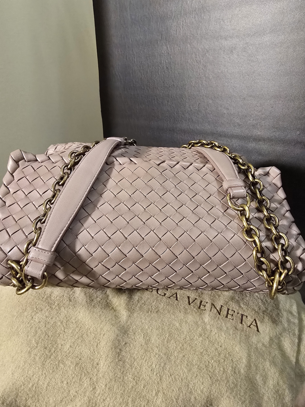 💯 Authentic Bottega Veneta Mauve Intrecciato Leather Bag Gold Chain w/COA - Picture 6 of 16